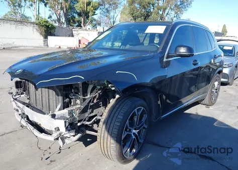 2021 BMW X5 Sdrive40I z USA, uszkodzony, nr VIN 5UXCR4C08M9F08998